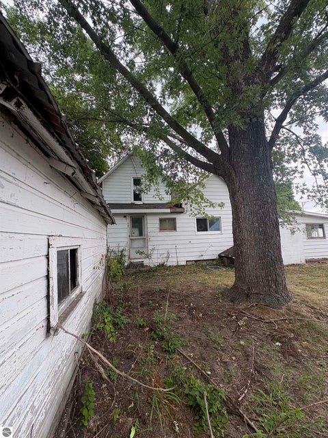 Tiny photo for 915 W Broadway Street, Mt Pleasant, MI 48858 (MLS # 1949940)