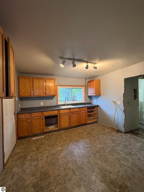 Tiny photo for 915 W Broadway Street, Mt Pleasant, MI 48858 (MLS # 1949940)