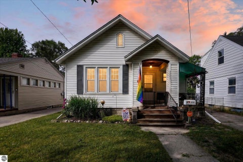 Photo of 3321 Court Street, Saginaw, MI 48602 (MLS # 1946180)