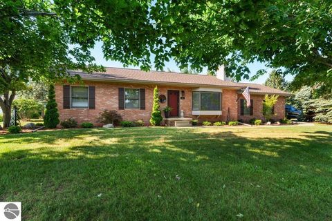 Photo of 161 Vantage View Drive, Petoskey, MI 49770 (MLS # 1948436)