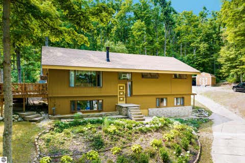 Photo of 1548 Sunterra Trail, Boyne City, MI 49712 (MLS # 1949330)