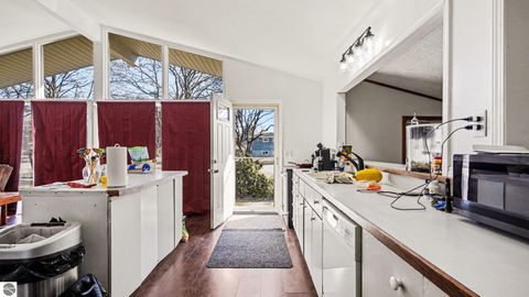 Tiny photo for 515 Thomas Street, Mt Pleasant, MI 48858 (MLS # 1942637)