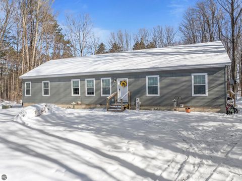 Photo of 1111 SE East Lake Drive, Kalkaska, MI 49646 (MLS # 1943350)