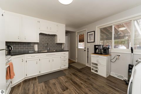 Tiny photo for 923 N Henry Street, Mt Pleasant, MI 48858 (MLS # 1941782)