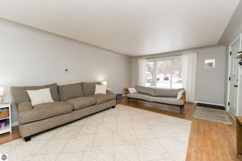 Tiny photo for 923 N Henry Street, Mt Pleasant, MI 48858 (MLS # 1941782)