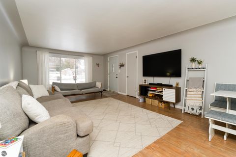 Tiny photo for 923 N Henry Street, Mt Pleasant, MI 48858 (MLS # 1941782)