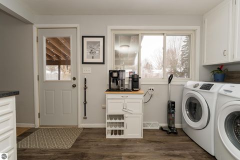 Tiny photo for 923 N Henry Street, Mt Pleasant, MI 48858 (MLS # 1941782)