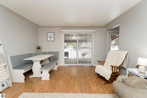 Tiny photo for 923 N Henry Street, Mt Pleasant, MI 48858 (MLS # 1941782)