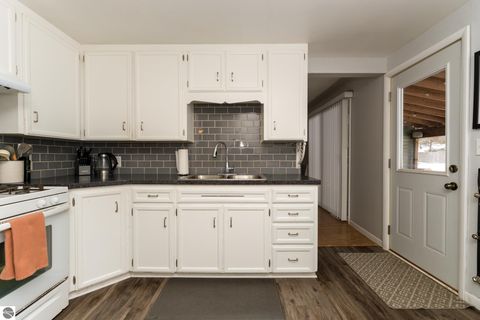 Tiny photo for 923 N Henry Street, Mt Pleasant, MI 48858 (MLS # 1941782)