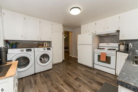 Tiny photo for 923 N Henry Street, Mt Pleasant, MI 48858 (MLS # 1941782)