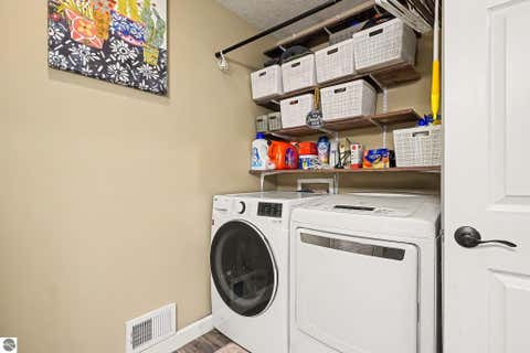 Tiny photo for 1013 Sweeney Street, Mt Pleasant, MI 48858 (MLS # 1949874)
