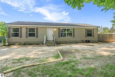 Photo of 119 S Wood Meadows Drive, Buckley, MI 49620 (MLS # 1943549)
