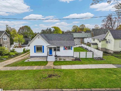 Photo of 208 Blodgett, Cadillac, MI 49601 (MLS # 1945136)