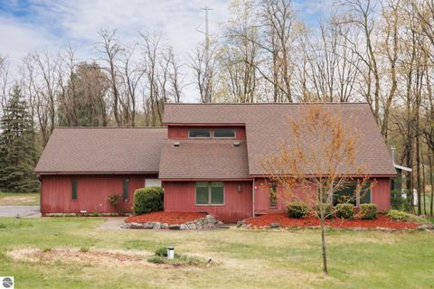 Photo of 2675 Windcrest Lane, Traverse City, MI 49686 (MLS # 1945167)