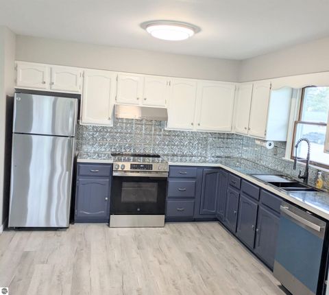 Tiny photo for 408 Sunnyside Street, Mancelona, MI 49659 (MLS # 1944172)