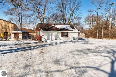 Tiny photo for 1205 N Kinney Avenue, Mt Pleasant, MI 48858 (MLS # 1942338)