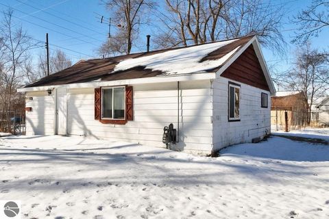 Tiny photo for 1205 N Kinney Avenue, Mt Pleasant, MI 48858 (MLS # 1942338)