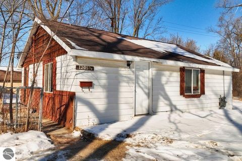 Tiny photo for 1205 N Kinney Avenue, Mt Pleasant, MI 48858 (MLS # 1942338)