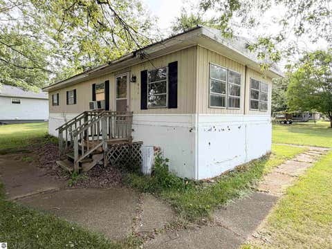 Photo of 311 N 5th Street, Shepherd, MI 48883 (MLS # 1949374)