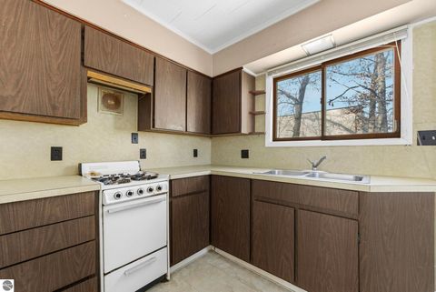 Tiny photo for 1247 Plainview Avenue, Traverse City, MI 49686 (MLS # 1942362)