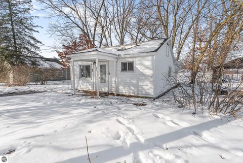 Tiny photo for 1247 Plainview Avenue, Traverse City, MI 49686 (MLS # 1942362)