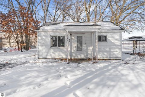 Photo of 1247 Plainview Avenue, Traverse City, MI 49686 (MLS # 1942362)