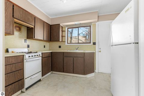 Tiny photo for 1247 Plainview Avenue, Traverse City, MI 49686 (MLS # 1942362)