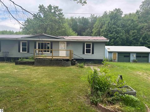 Photo of 4564 W Bawkey Road, Farwell, MI 48622 (MLS # 1936642)