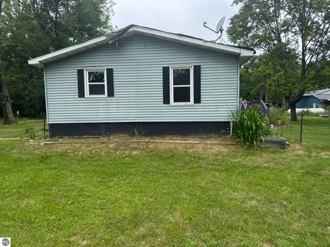 Tiny photo for 4564 W Bawkey Road, Farwell, MI 48622 (MLS # 1936642)