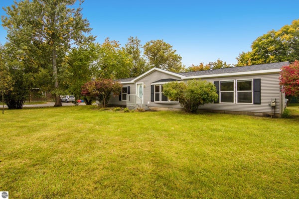 10995 STACEY RD, HONOR, MI 49640 - Image 33b32f7217ce8d715b70dfcb6eedac7d/207013535