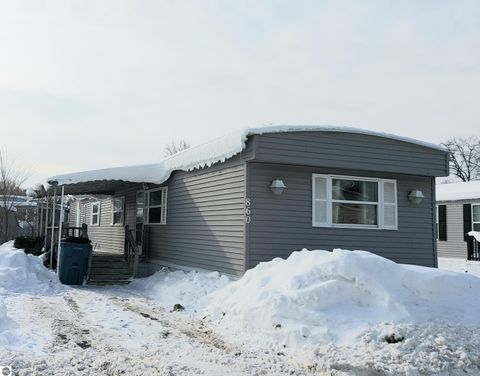 Tiny photo for 860 Manor Ln, Traverse City, MI 49686 (MLS # 1942185)