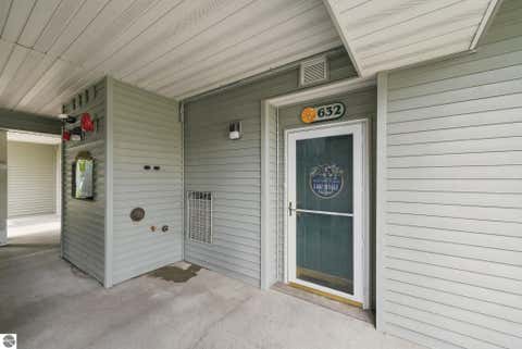 Tiny photo for 632 S Lake Street, Cadillac, MI 49601 (MLS # 1948149)