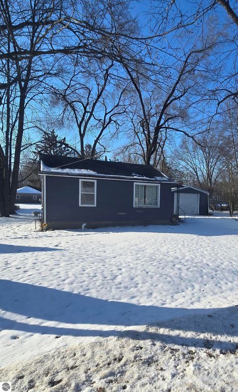 Tiny photo for 716 E Newark Street, Ithaca, MI 48847 (MLS # 1942277)