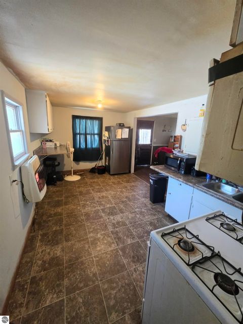 Tiny photo for 716 E Newark Street, Ithaca, MI 48847 (MLS # 1942277)