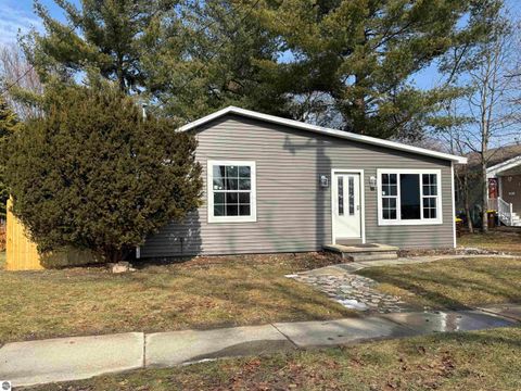 Tiny photo for 1005 E Chippewa Street, Mt Pleasant, MI 48858 (MLS # 1942404)