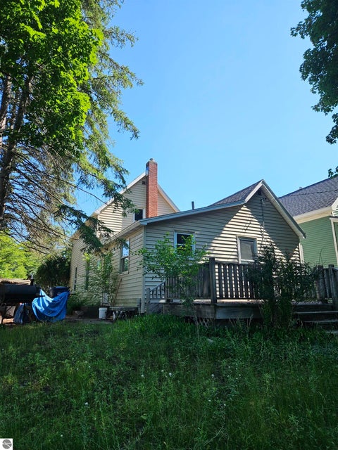 Tiny photo for 905 W Seventh Street, Traverse City, MI 49684 (MLS # 1948013)
