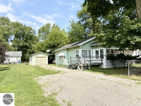 Photo of 1315 Plum ST, Alma, MI 48801 (MLS # 1950026)
