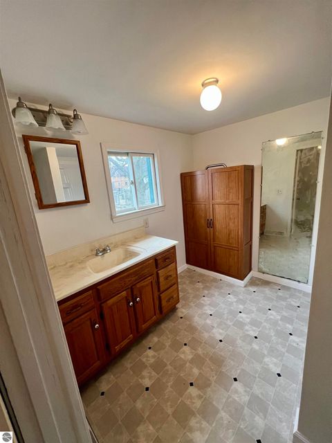 Tiny photo for 526 Hannah Avenue, Alma, MI 48801 (MLS # 1943361)