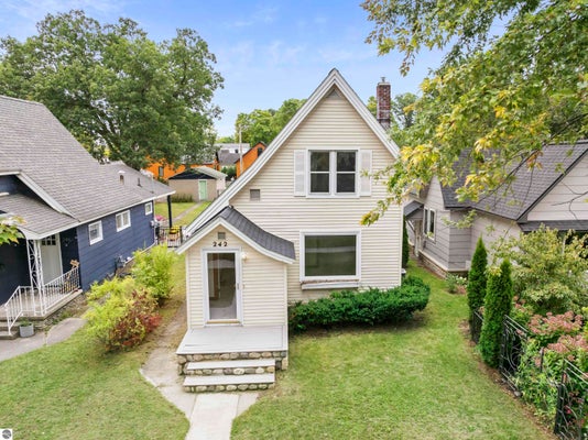 242 E 10TH ST, TRAVERSE CITY, MI 49684 - Image 36ff475dcd12feb0f433f500cb257d7c/2869176541