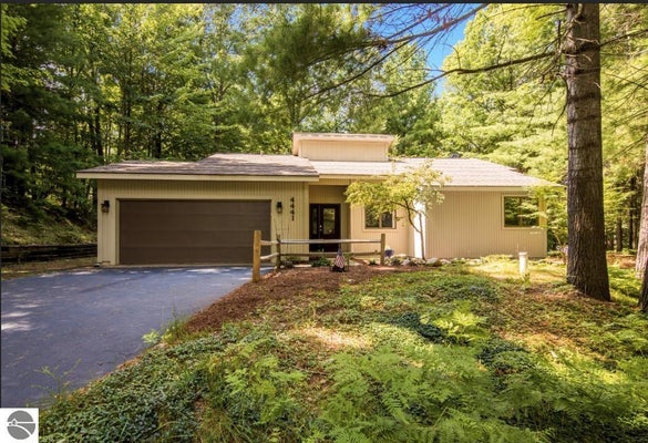 4441 E TIMBERWOOD DR, TRAVERSE CITY, MI 49686 - Image 37101a7364c6cab438c742fb6c467e4e/381393172