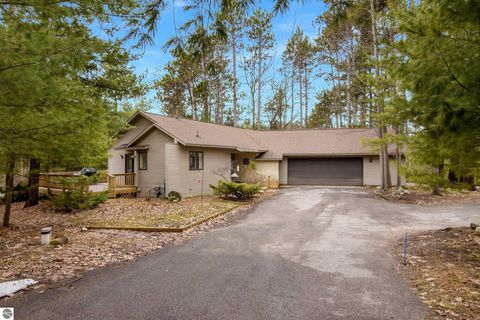 Photo of 4165 Holiday North Court, Traverse City, MI 49686 (MLS # 1943771)