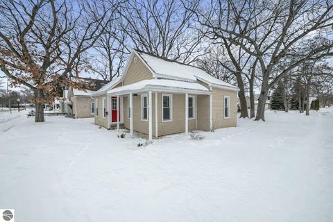 Tiny photo for 1004 Boyd Avenue, Traverse City, MI 49686 (MLS # 1942368)