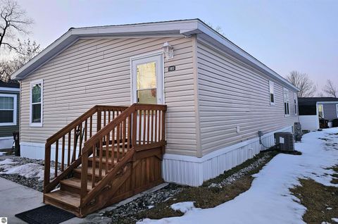 Tiny photo for 1103 Peachtree Court, Mt Pleasant, MI 48858 (MLS # 1942303)