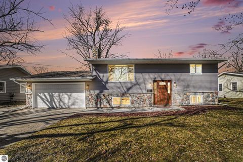 Photo of 898 Riverview, Alma, MI 48801 (MLS # 1943872)