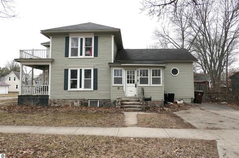 Photo of 424 S Kinney Street, Mt Pleasant, MI 48858 (MLS # 1943237)