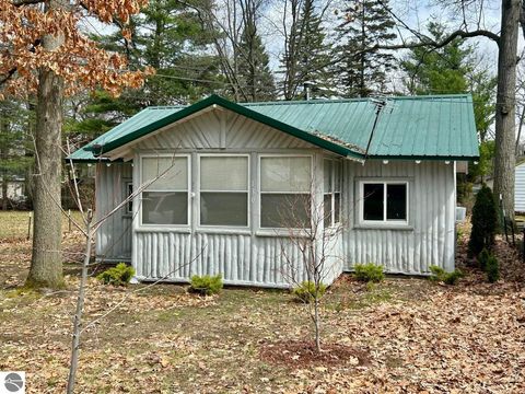 Photo of 130 Edgewood Drive, Prudenville, MI 48651 (MLS # 1943879)