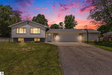 Photo of 8197 S Federal Road, Shepherd, MI 48883 (MLS # 1947850)