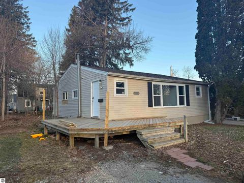 Photo of 1012 S Lansing, Mt Pleasant, MI 48858 (MLS # 1943858)