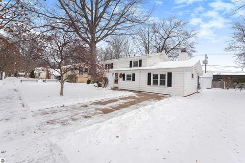Photo of 1217 Arbutus Court, Traverse City, MI 49686 (MLS # 1941042)