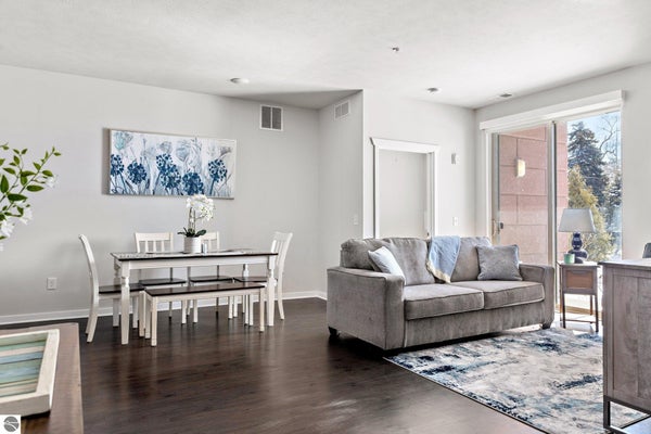630 S GARFIELD AVE APT 118, TRAVERSE CITY, MI 49686 - Image 3facbc75fa92b48b8df3b0e5ef52c39e/418294047